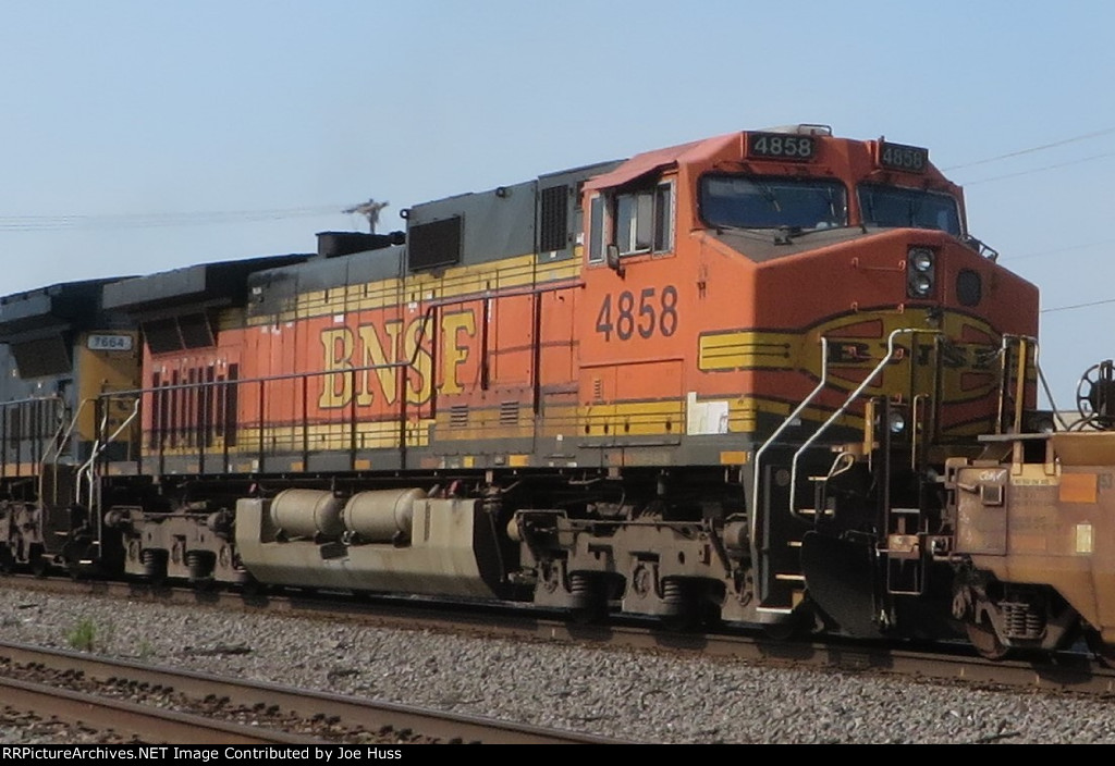 BNSF 4858